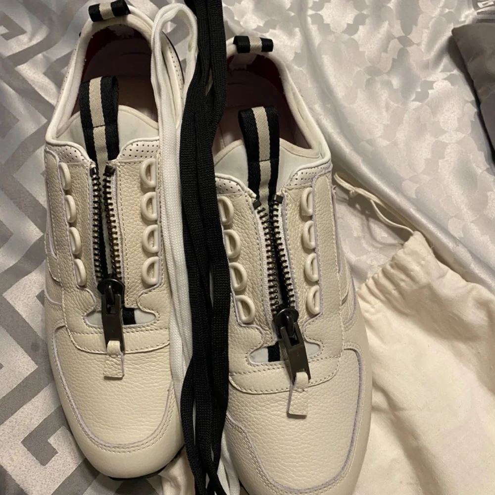 Bally - Picture 16 of 16